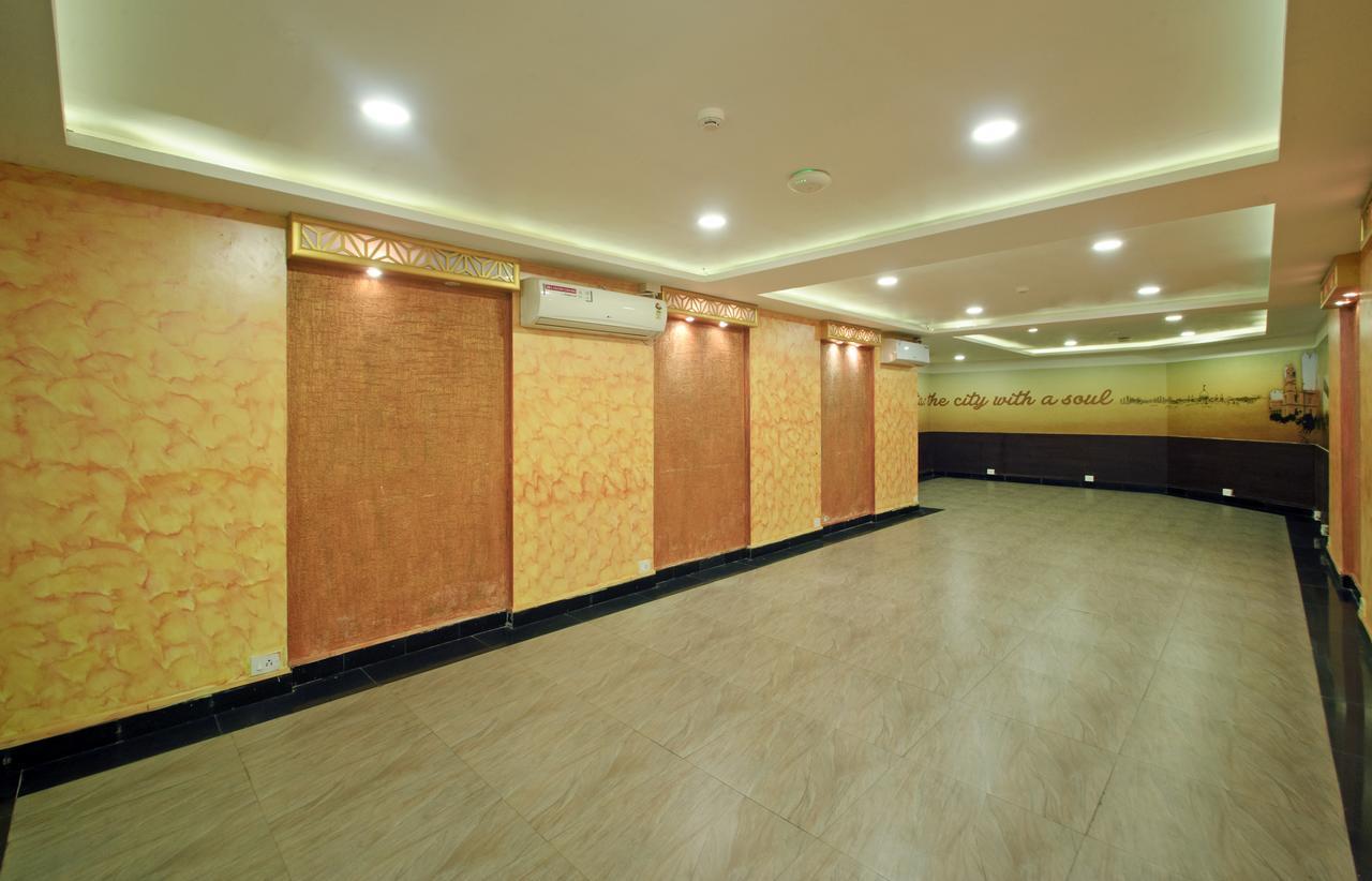Oyo 8504 Namans Inn Kolkata Bagian luar foto