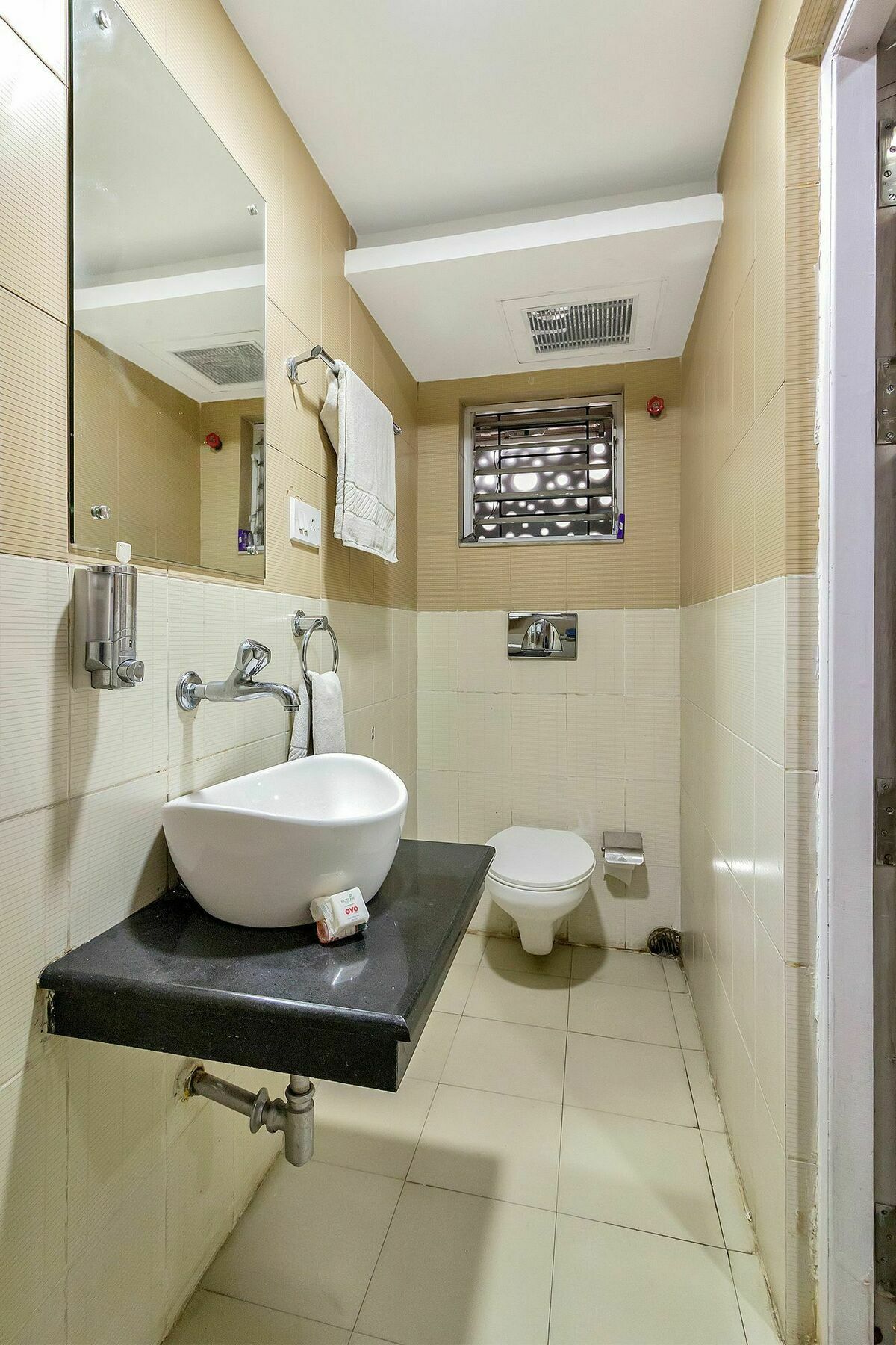 Oyo 8504 Namans Inn Kolkata Bagian luar foto